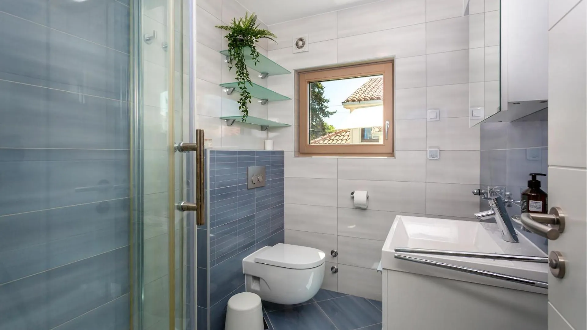 Gorgeous Home In Njivice With House Sea View Holiday home